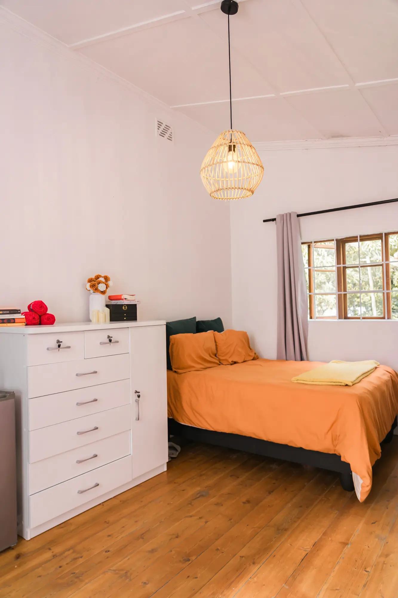 Wolmunster Road — Room 8